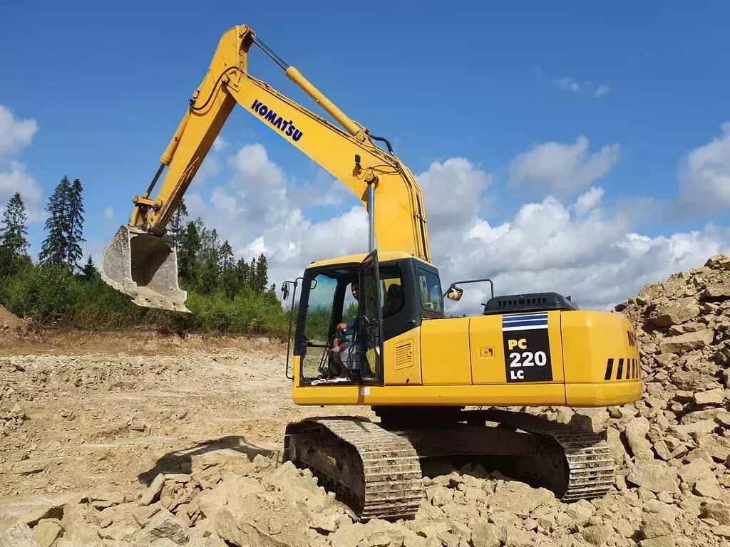 Аренда гусеничного экскаватора Komatsu PC220-7