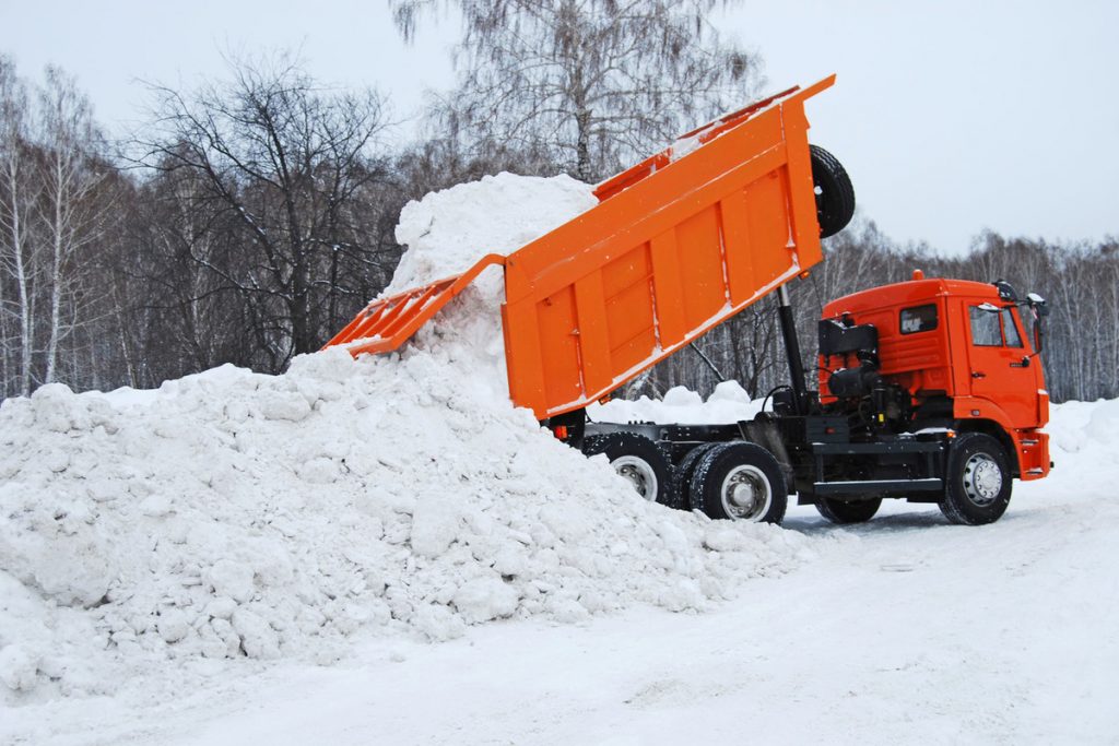 Вывоз снега самосвалом
